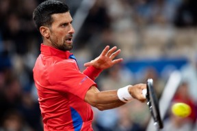 九游娱乐入口德约科维奇在G2比赛中挺进下一轮，比分优势明显引发热议！(德约科维奇比赛回放)