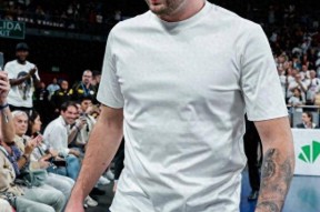 九游娱乐入口官网关于东契奇回归赛场，高光表现首场状态亮眼，G2观众沸腾！的信息