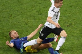 九游官网包含高尔夫热身赛，雪域海豚队与庐州铁骑队绝杀，VAR改判成焦点！教练团队居功至伟的词条